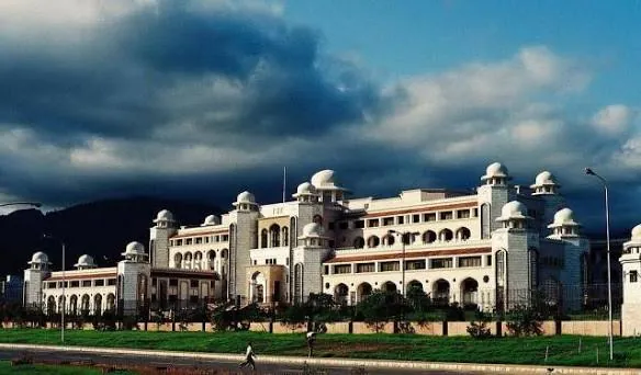 200-Bed Center of Excellence Hospital Elevators